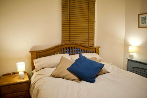 Гостиница Newly Refurbed Home With Free Parking в Эдинбурге
