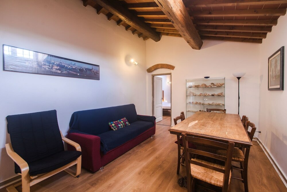 Фото Lovely 4bd Apt 3min Walk to Ponte Vecchio