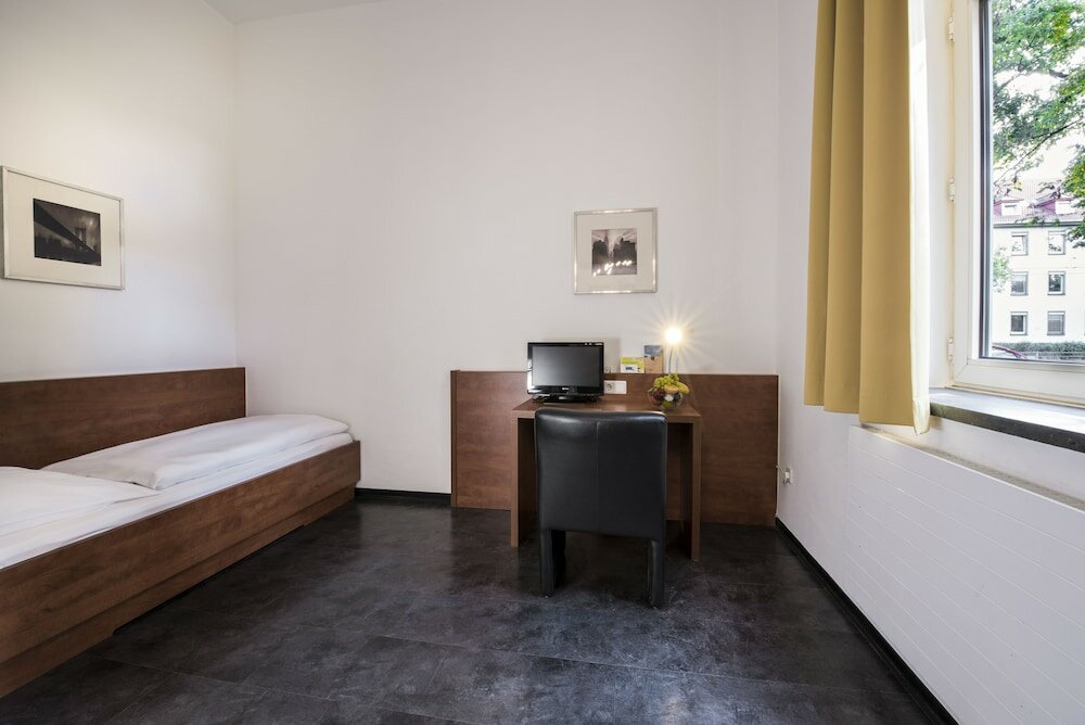 Фото Cjd Bonn Castell