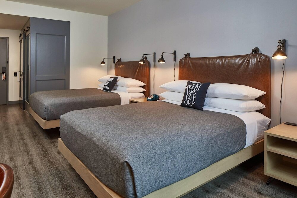 Фото Moxy Atlanta Midtown