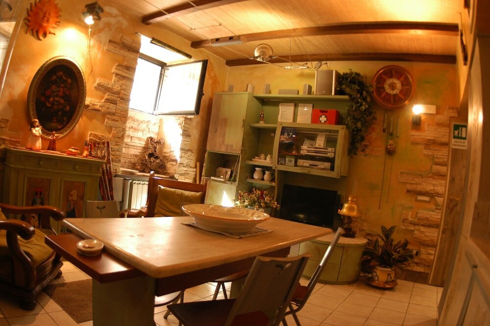 Фото Hospitales del Pellegrino Trastevere