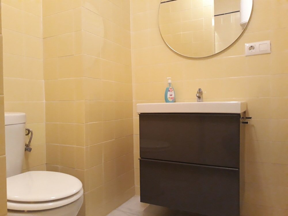 Фото Bonito Apartamento EN Alameda Hab. 101