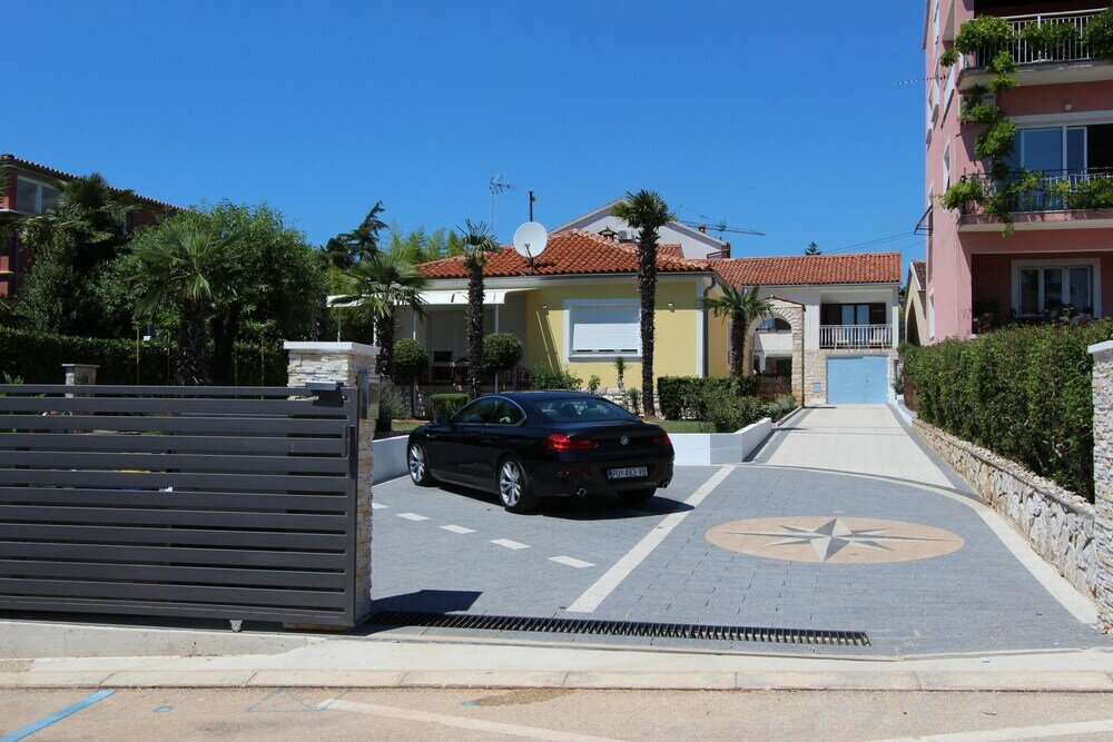 Фото Apartments Knezovic