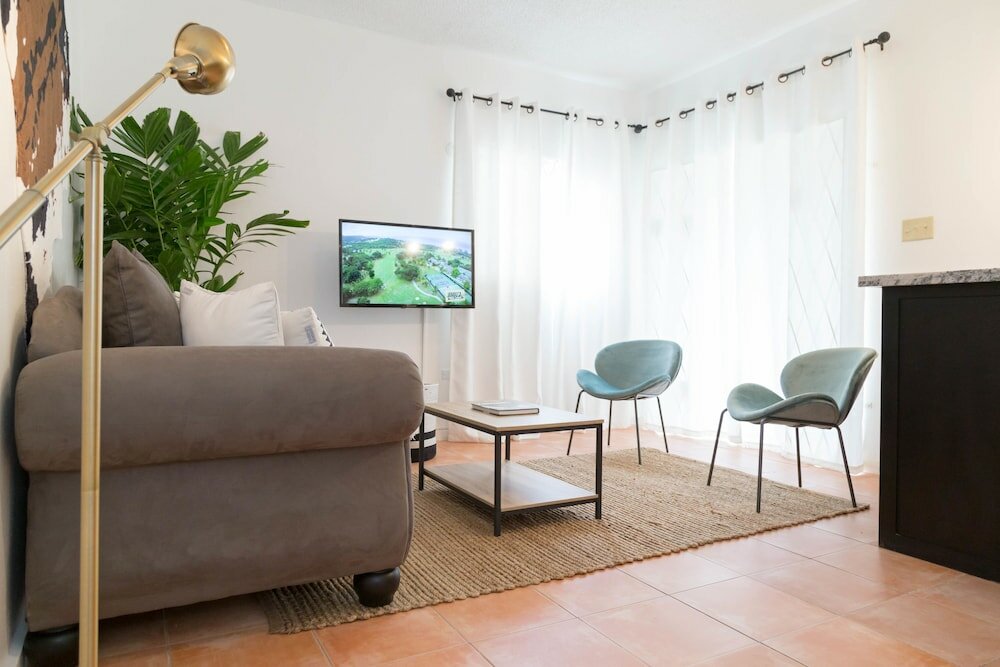 Фото Renovated Apt. Walk to Marley Museum