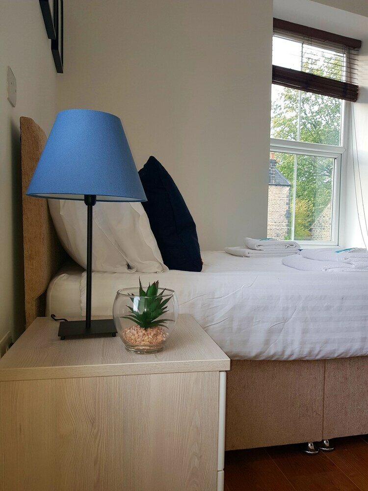 Фото BlueOne Serviced Apartments-Sandon House