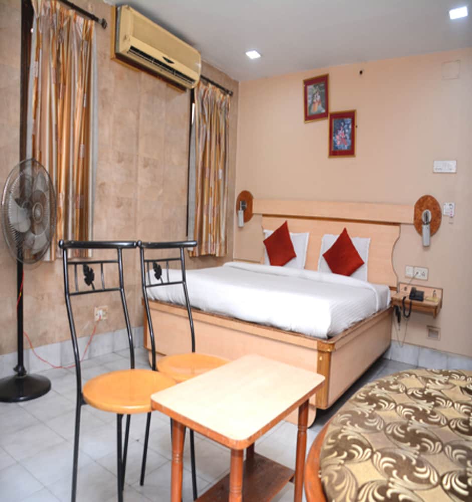 Фото Hotel Pushpak International