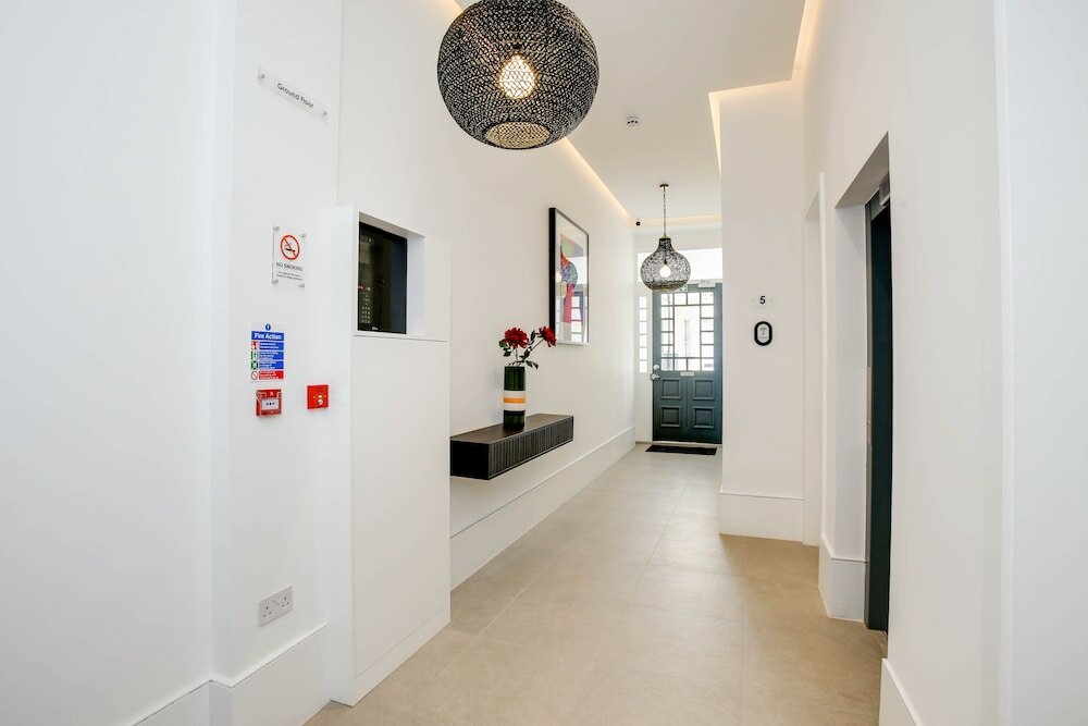 Фото Cromwell Serviced Apartment