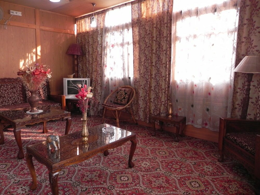 Фото Shabrose Heritage Houseboats