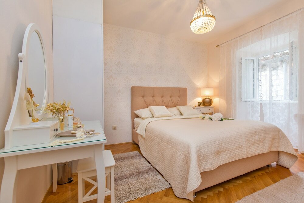 Фото Apartments and rooms Perla