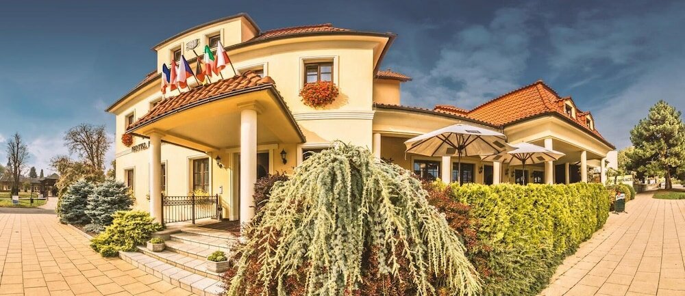 Фото Hotel Buchlovice