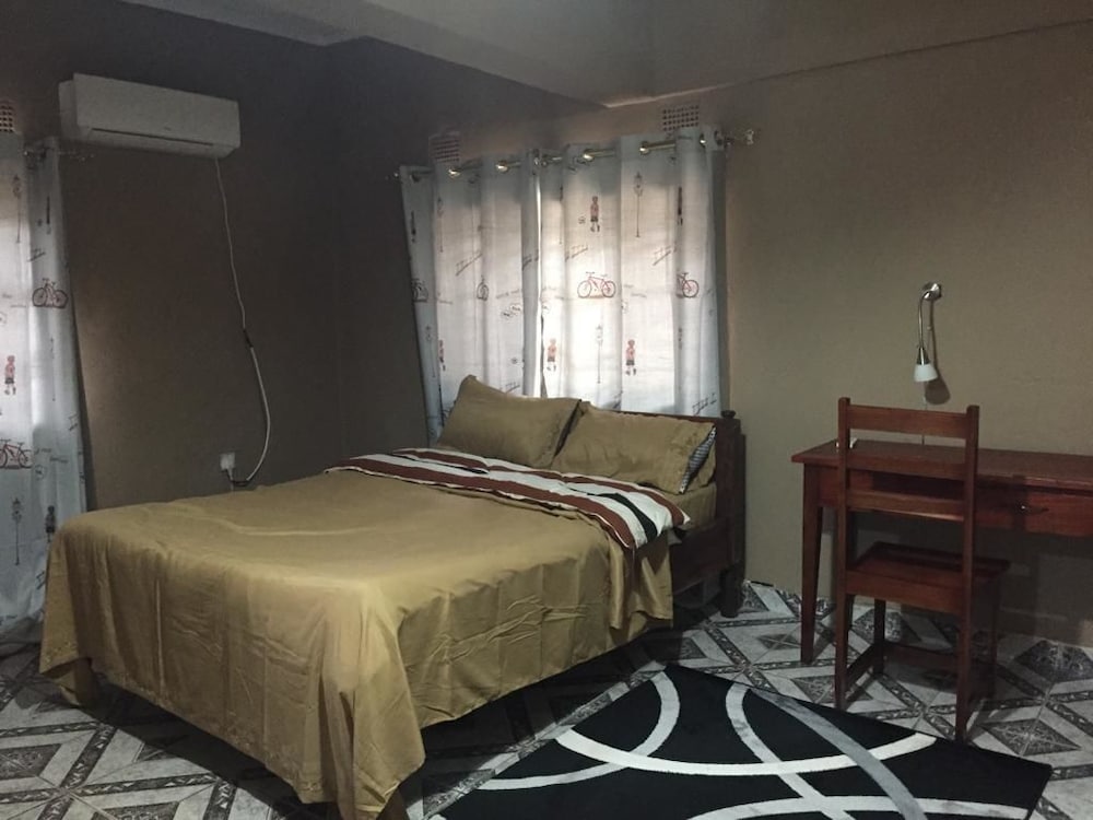 Фото Hooters Lodge