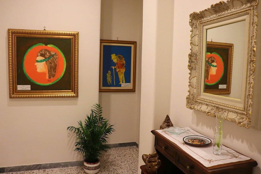 Фото Painter House