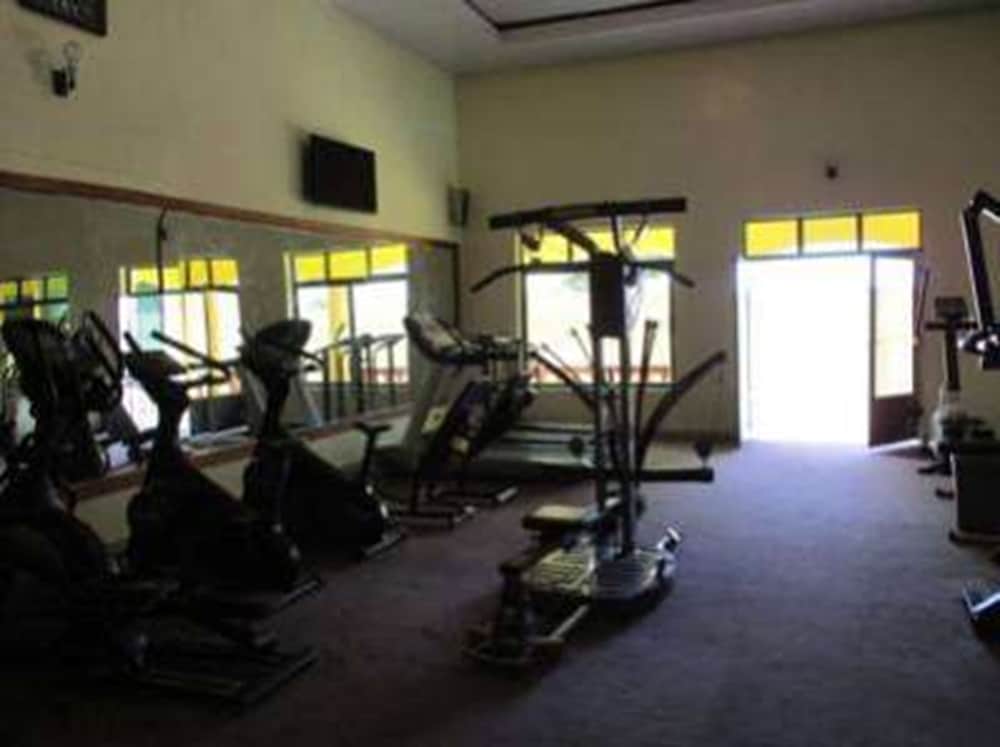 Фото Hotel Hilltop Country Club