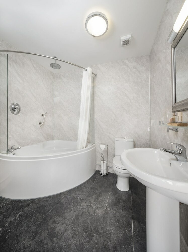 Фото Rags Hotel Bar & Restaurant