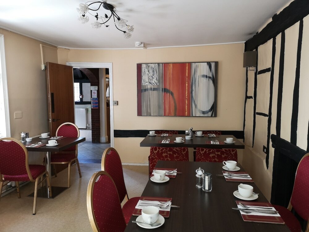 Фото The Tudor Hotel