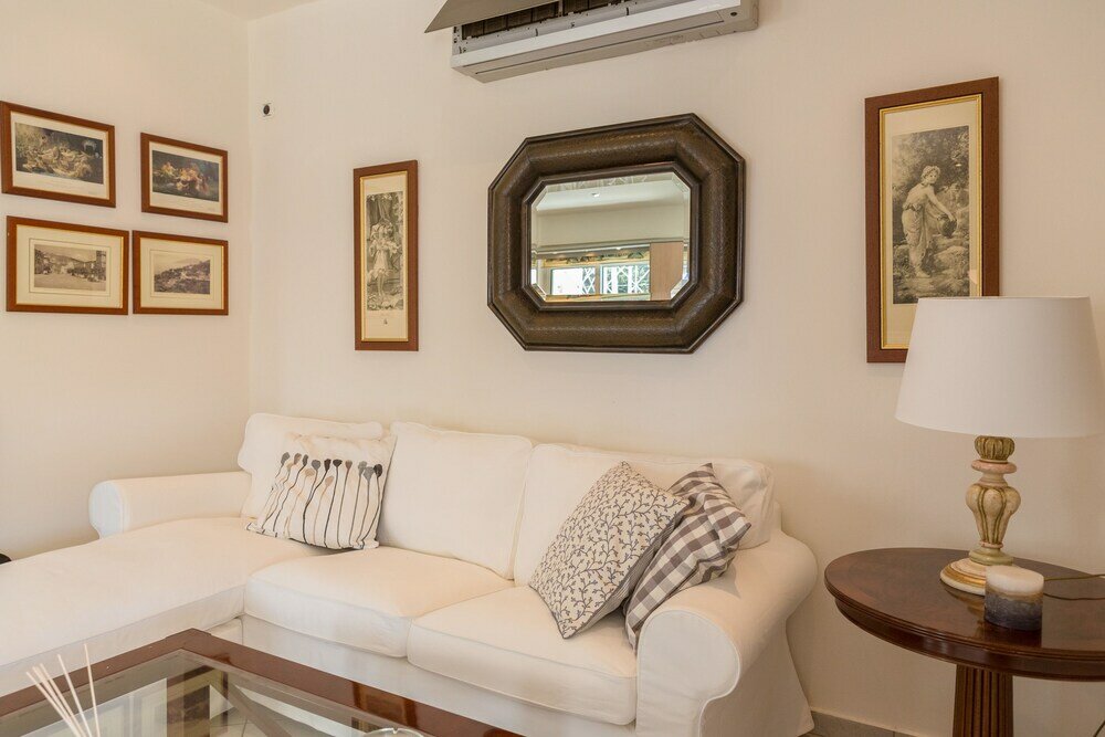 Фото Bright & Spacious two-floor Family Garden Home