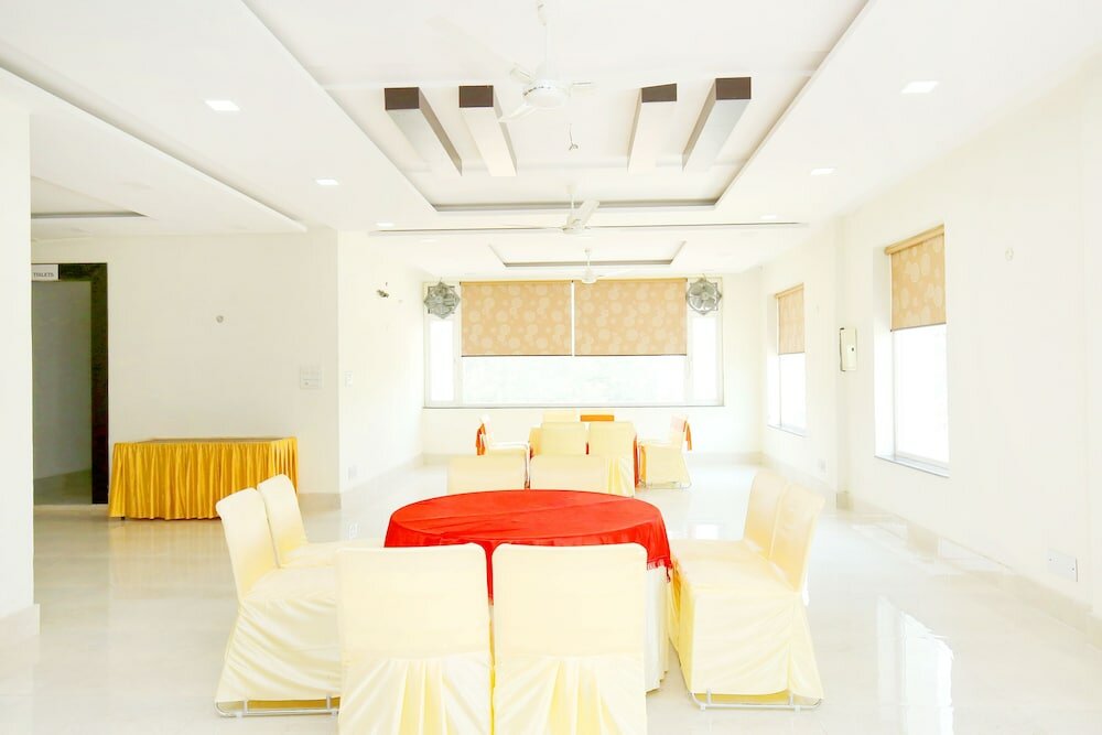 Фото Oyo 40417 Hotel Grand Taj