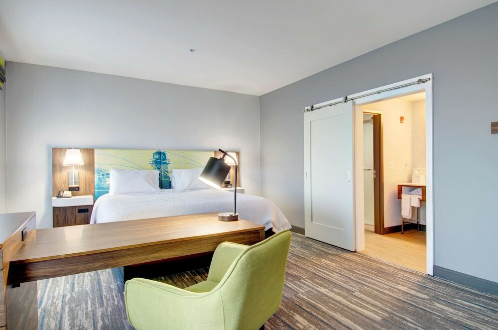 Фото Hampton Inn & Suites Portland West