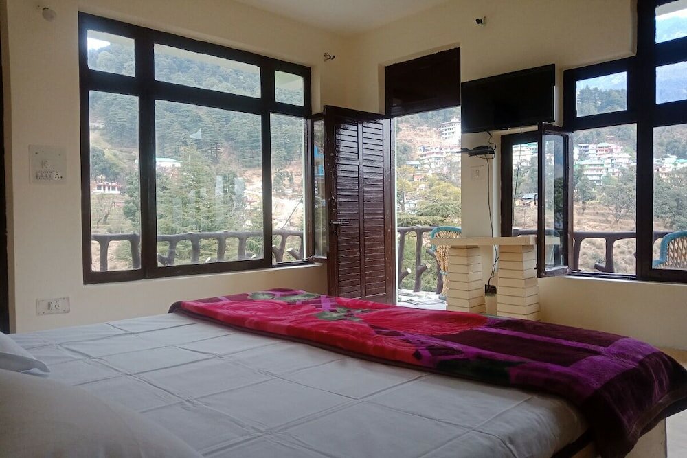 Фото Hotel Pine Spring