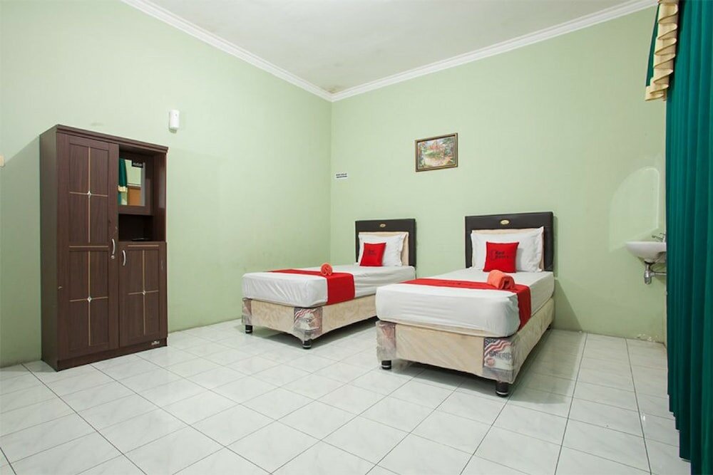 Фото RedDoorz Syariah @ Janti Malang