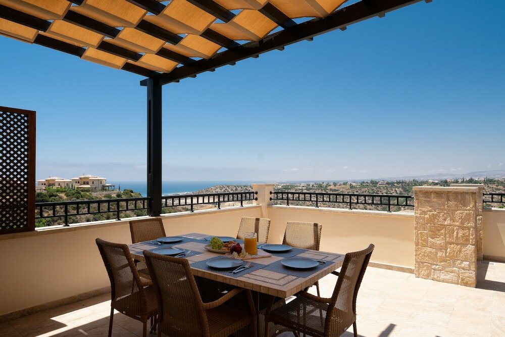 Фото Stunning 3 bedroom villa 'bz01' with private pool, stunning views, communal pool and resort facilities, Zephyros Village on Aphrodite Hills Re