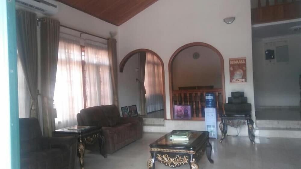 Фото Ponderosa Travel Lodge