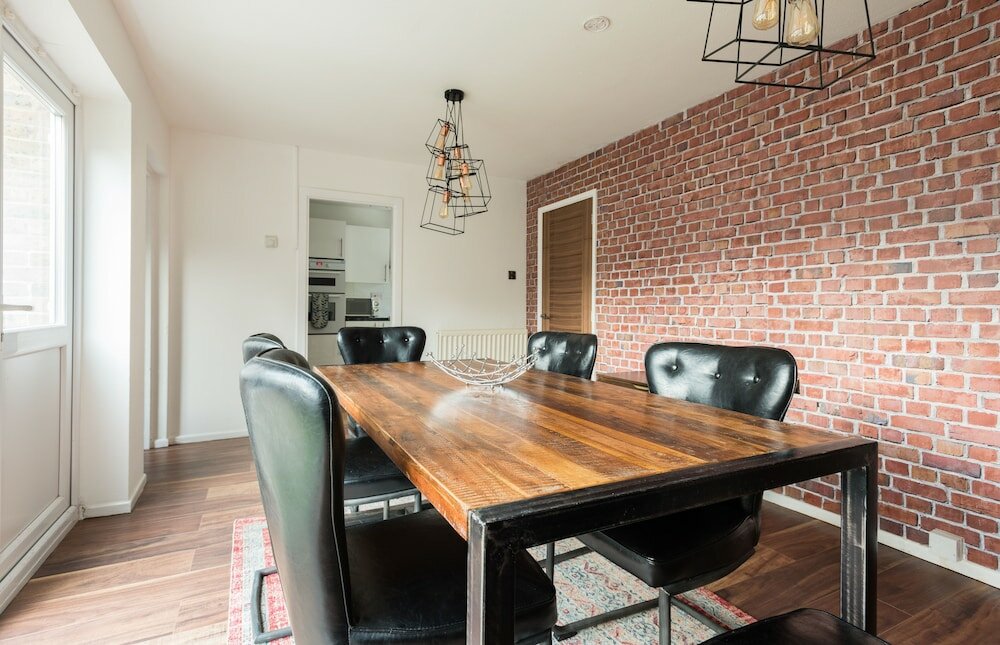 Фото The Century Chalet - Contemporary 2bdr Townhouse with Parking