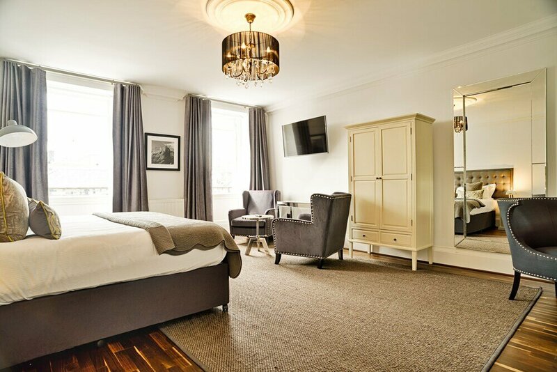 Гостиница Luxury George Street Apartments: Forth Suite в Эдинбурге