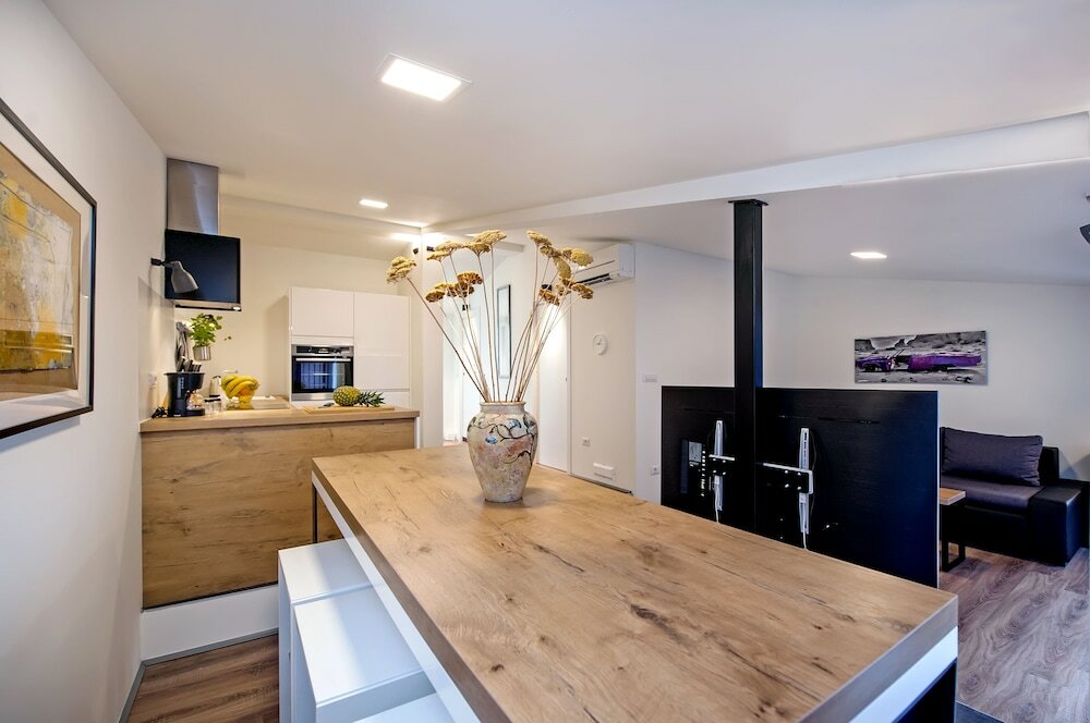 Фото Lakovich Sea View Apartments