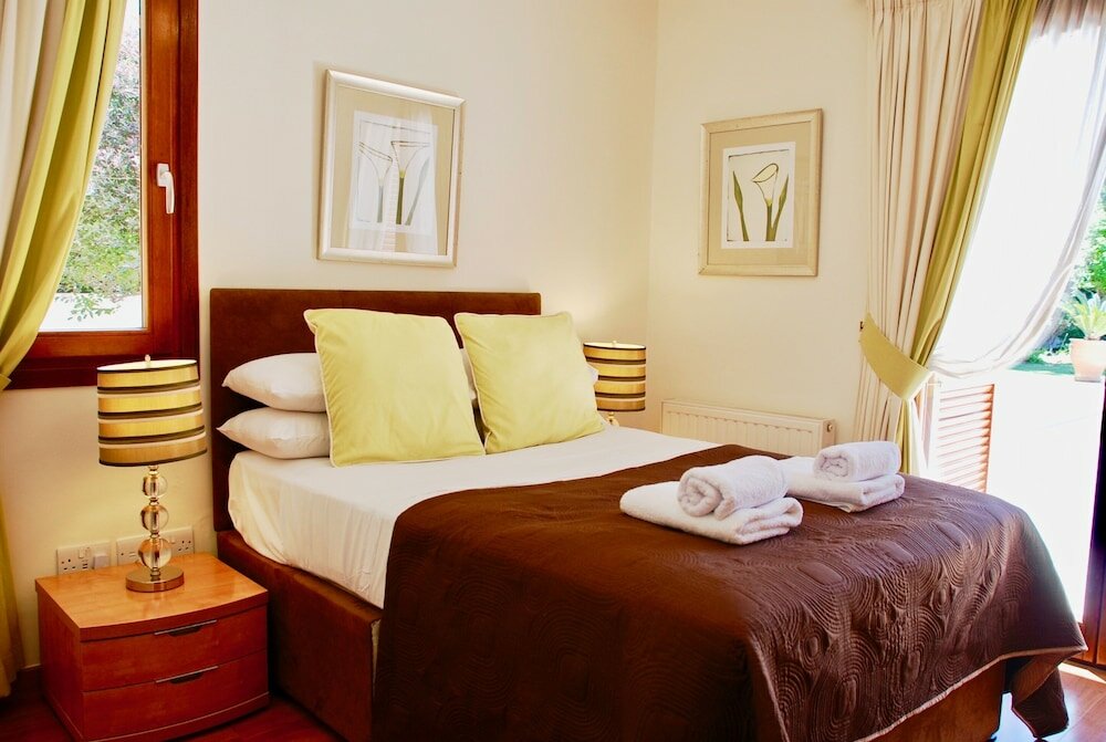 Фото 3 bedroom Villa Pera 12 with 10x5m private pool, within walking distance to resort village square, resort facilities, Aphrodite Hills