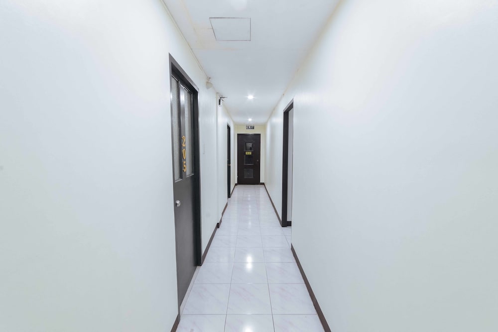 Фото RedDoorz Ledesco Avenue Lapaz Iloilo