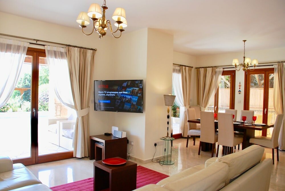 Фото 3 bedroom Villa Pera 12 with 10x5m private pool, within walking distance to resort village square, resort facilities, Aphrodite Hills