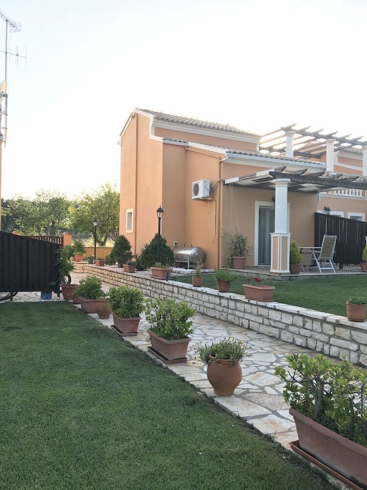 Фото L'Eremo Luxury Apartments