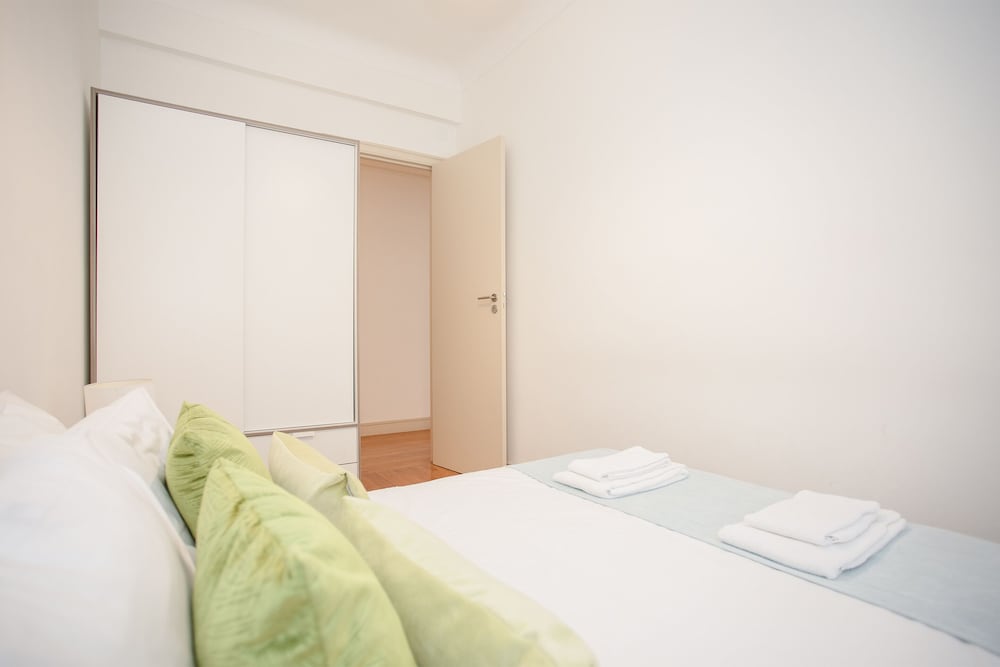 Фото Liiiving in Porto Light Spacious Apartment