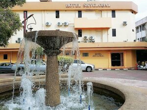 Гостиница SkyGlobal Hotel в Бандар-Лабуане