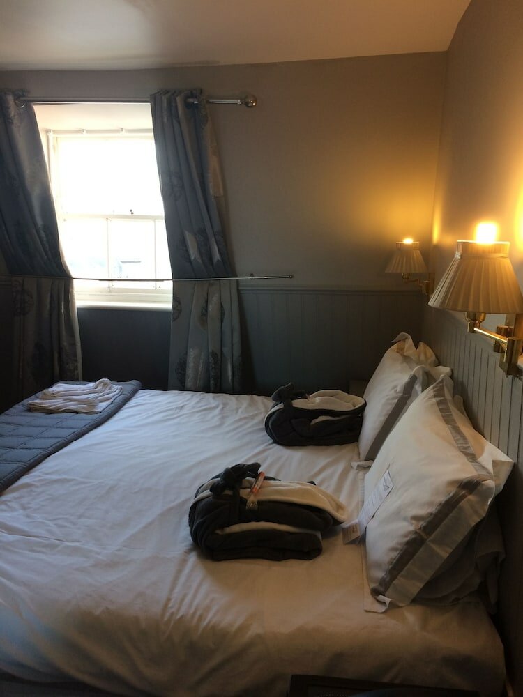 Фото The Leam Hotel