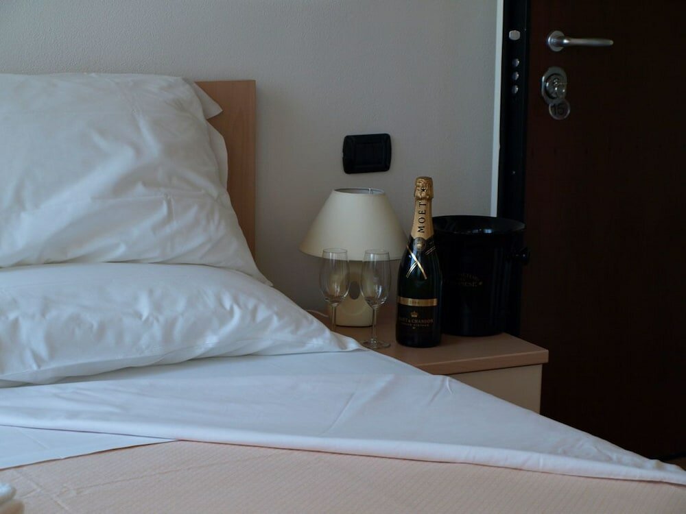 Фото Hotel Karol