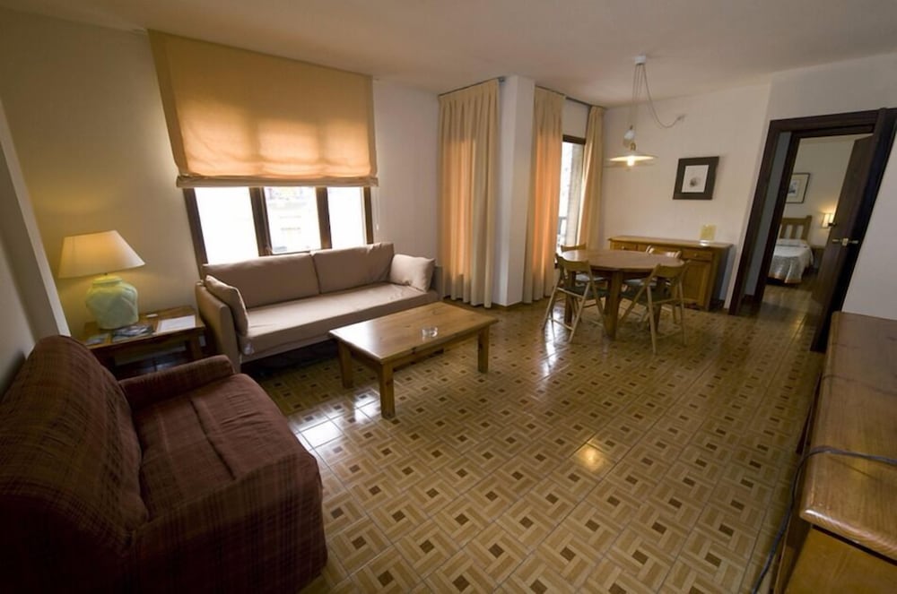 Фото Apartamentos Pessets Adelaida