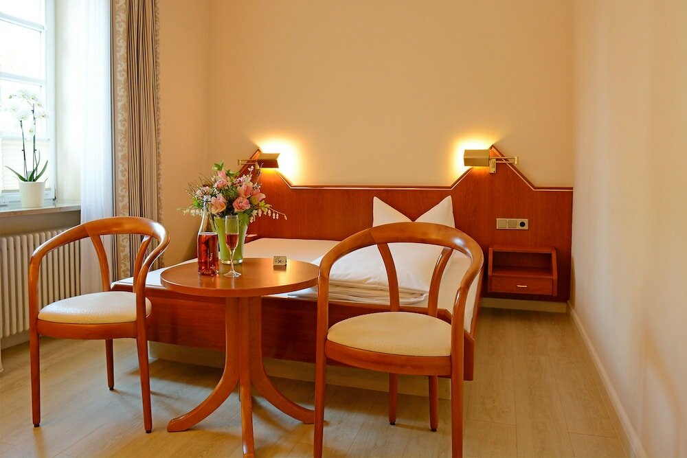 Фото Hotel Garni Kaiserstuhl