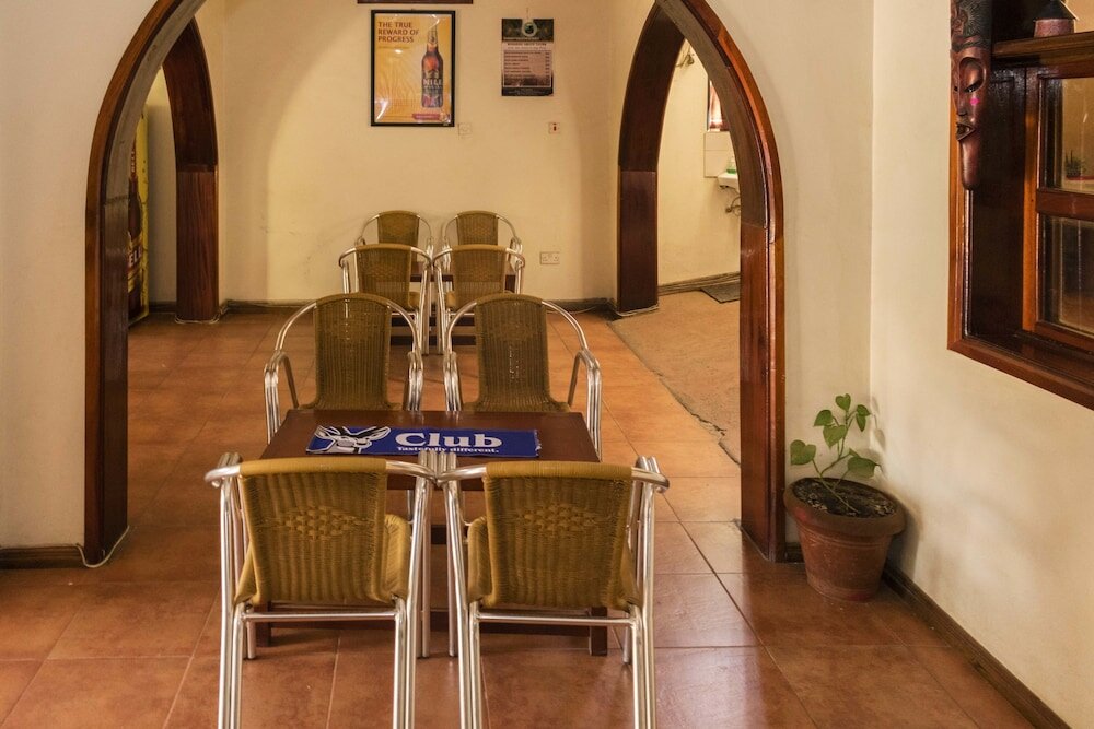 Фото Raja Excelsior Hotel