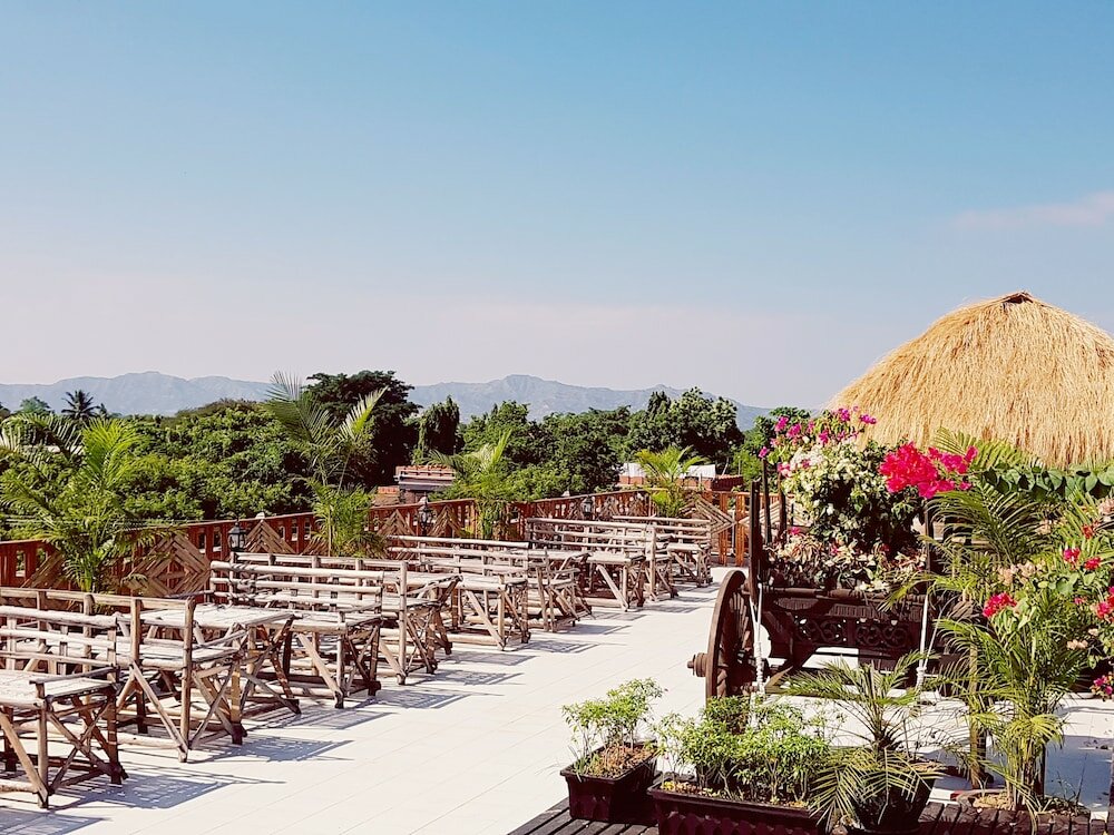 Фото отеля 2