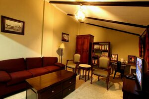 Griya Gendhis Saraswati (Central Java, Jalan Raya Karang Pucung), hotel