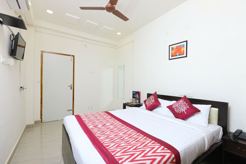 Фото Oyo 10701 Moukthi Apartment