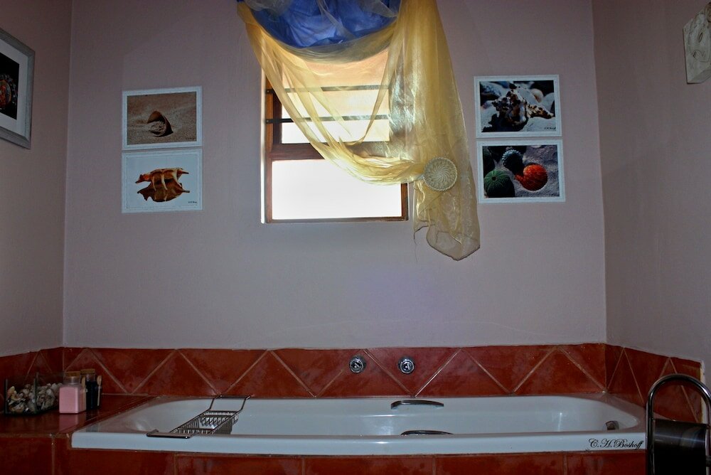 Фото Walkerbay Accommodation