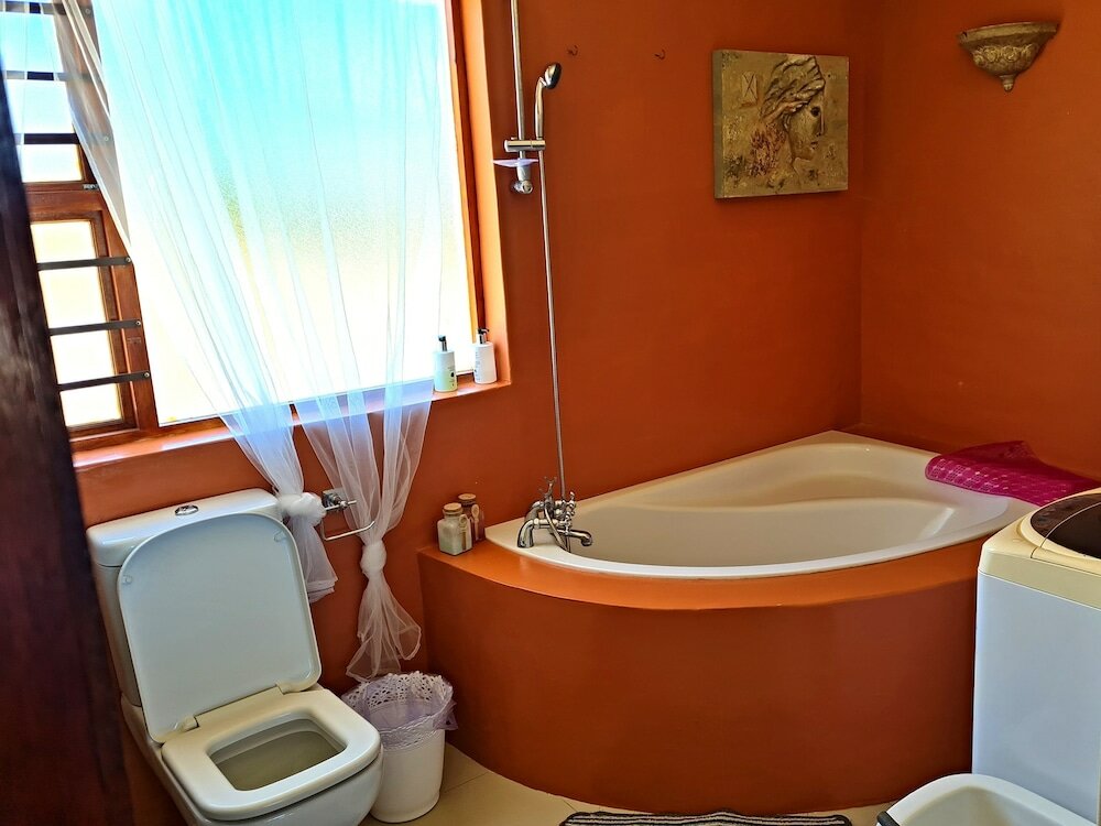 Фото Walkerbay Accommodation