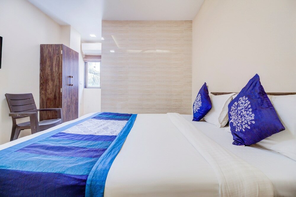 Фото Hotel Girgaon Palace