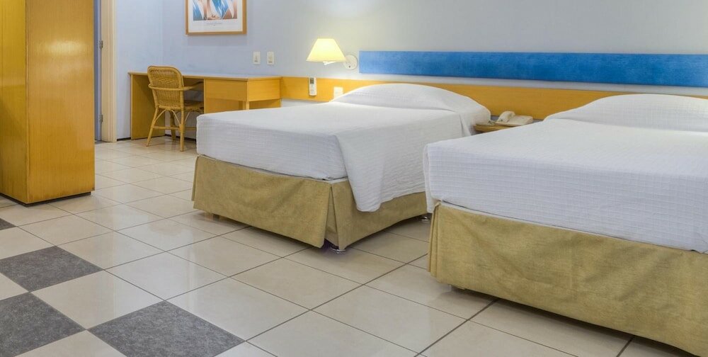 Фото Iate Plaza Hotel