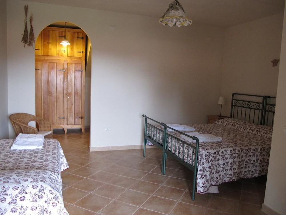 Фото Agriturismo Antica Chiesa San Fantino