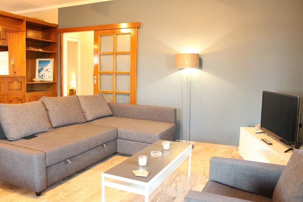 Фото The House of Travelers