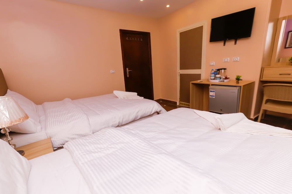 Фото Makadi Pyramids View